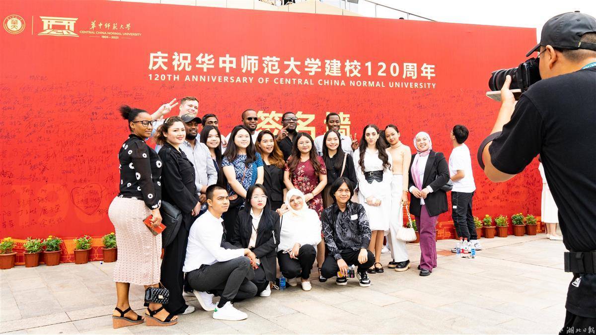 以斗牛游戏赚现金